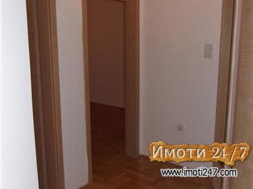 Продажба на трособен стан во Дебар Маало