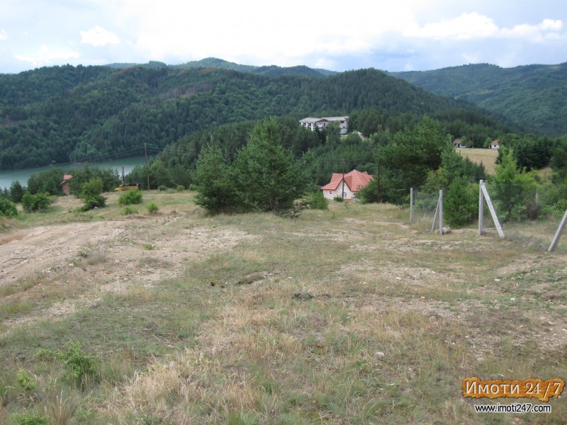 PRODVAM PLACEVI OKOLU BEROVSKOTO EZERO