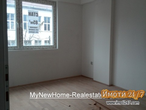 Nov Cetvorosoben 85m2 stan so 3 spalni-KISELA VODA