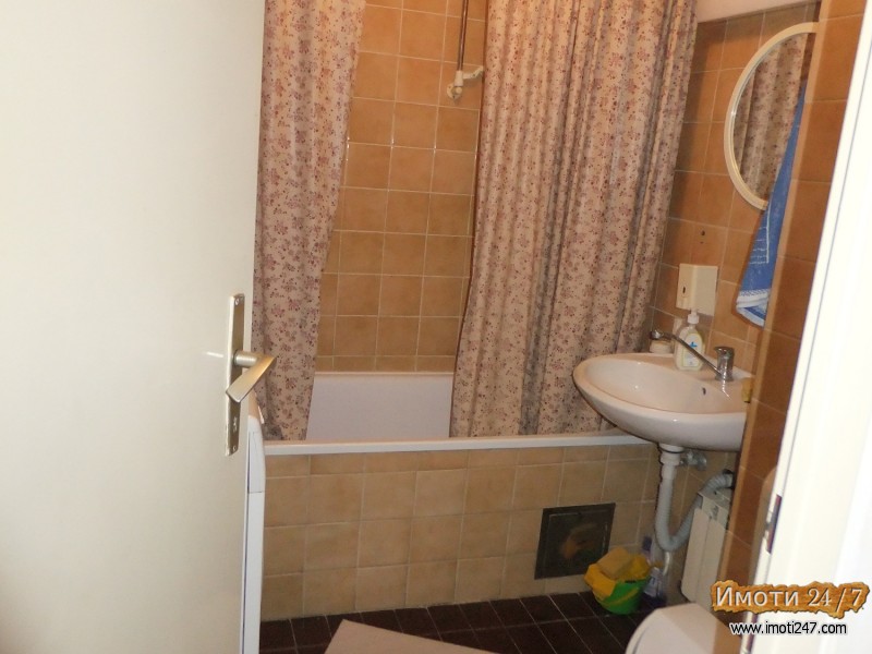 Итно се продава стан во Ново Лисиче поволно