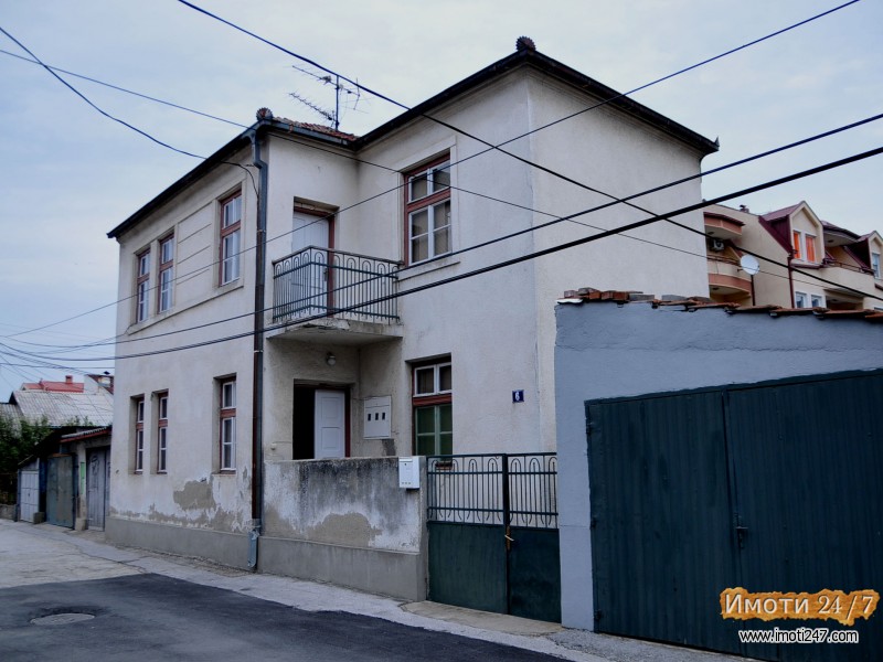 se prodava dvospratna kuka na odlicna lokacija