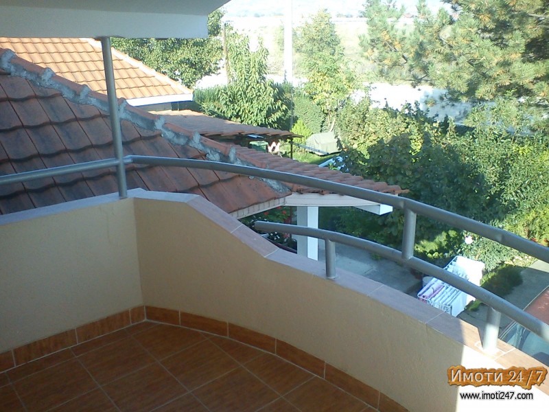 Dve kukji vo butel 1