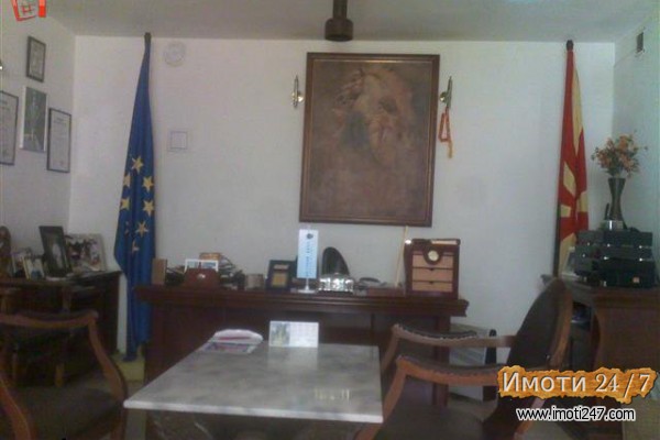 Izdavam Funkcionalen  Deloven na Glana Ulica Blizu CENTAR