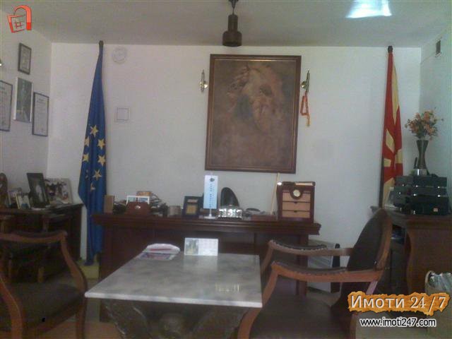 Izdavam Funkcionalen  Deloven na Glana Ulica Blizu CENTAR