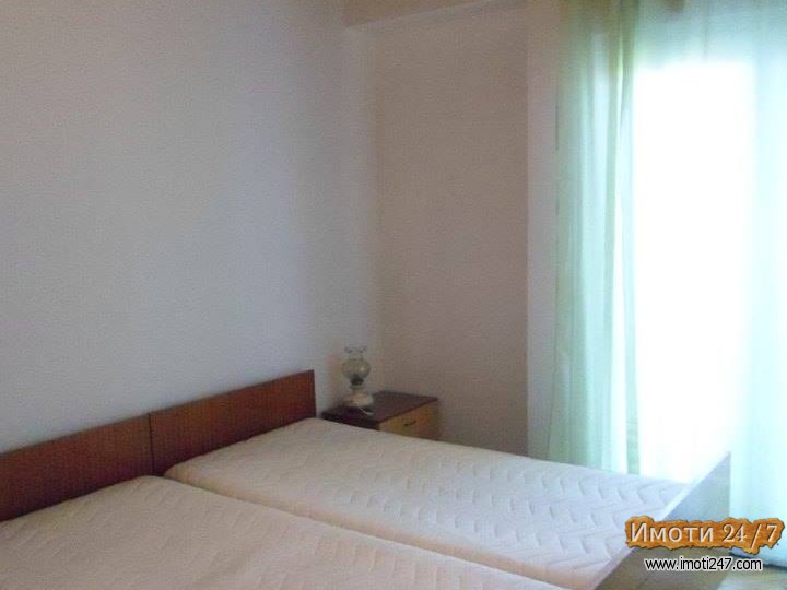 Izdavam  kompletno namesten trosoben stan