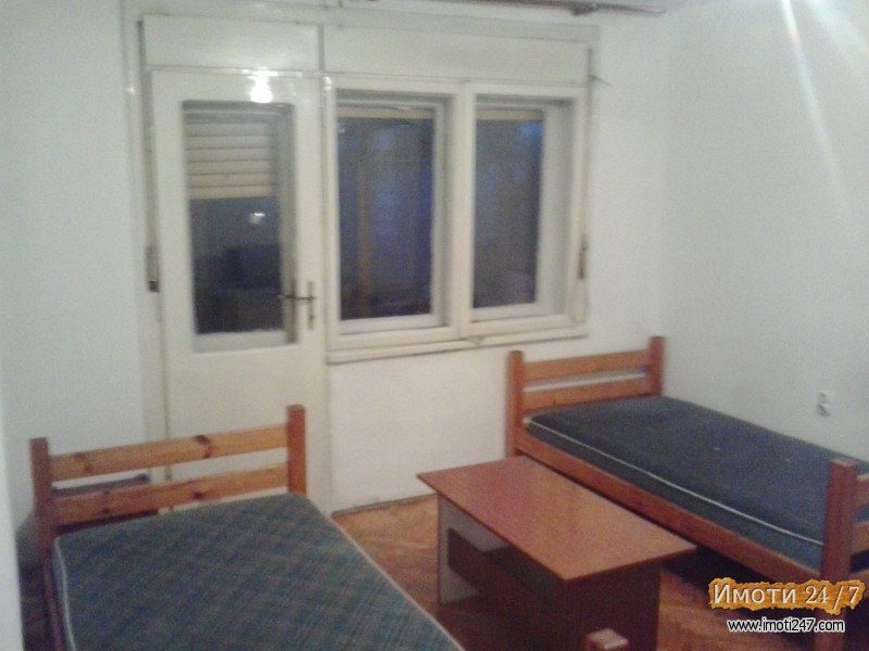 se izdava 50 m2 STARA RAMPA 2 spalni i dnevna