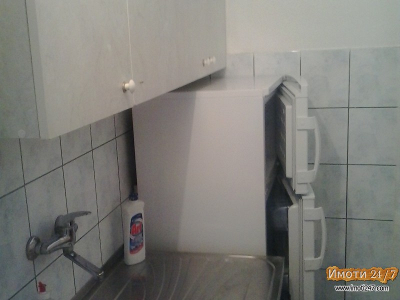 se izdava 50 m2 STARA RAMPA 2 spalni i dnevna