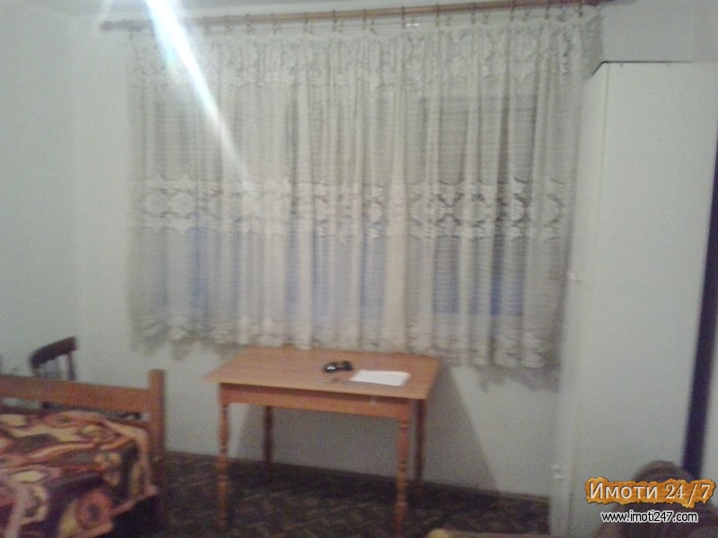 se izdava 50 m2 STARA RAMPA 2 spalni i dnevna