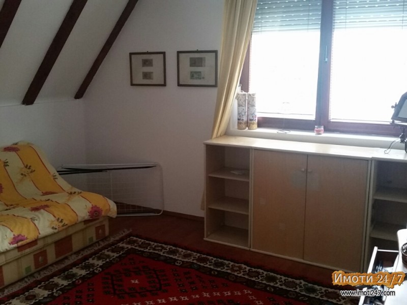 Se izdava sprat od kuka 100m2 vo Kozle