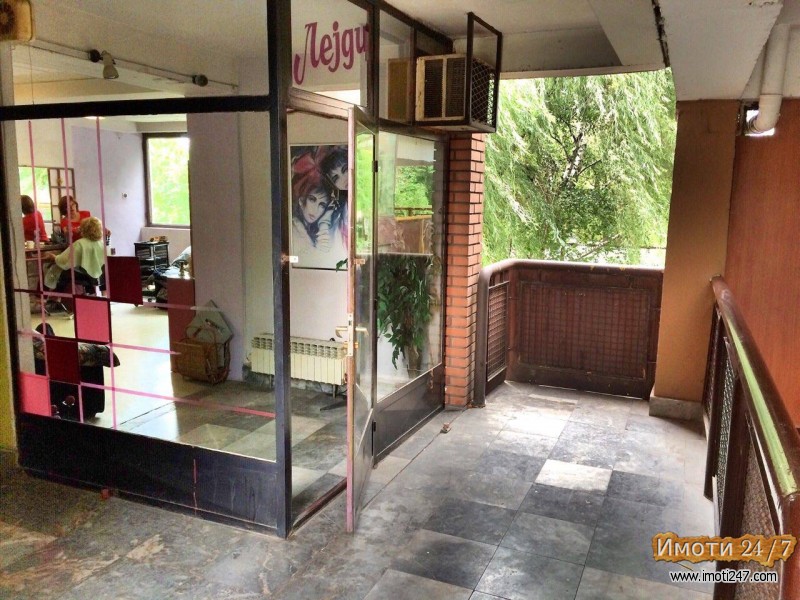 СЕ ПРОДАВА ДЕЛОВЕН ПРОСТОР