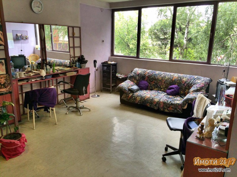 СЕ ПРОДАВА ДЕЛОВЕН ПРОСТОР