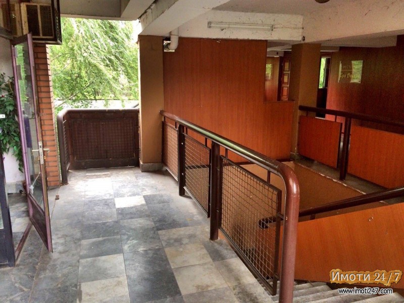 СЕ ПРОДАВА ДЕЛОВЕН ПРОСТОР