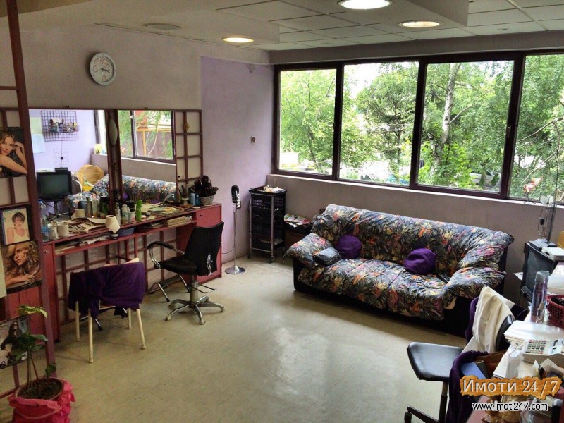 СЕ ПРОДАВА ДЕЛОВЕН ПРОСТОР