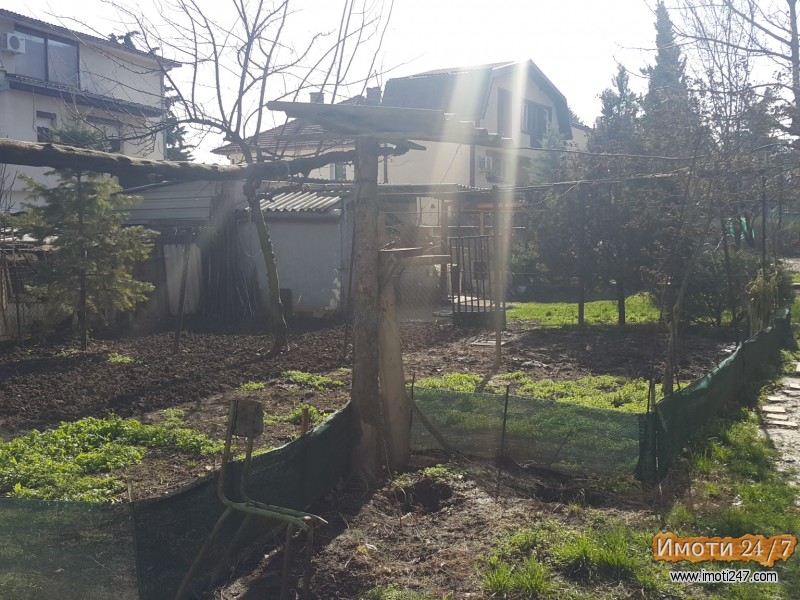 Kukja od 291m2 vo Crnice