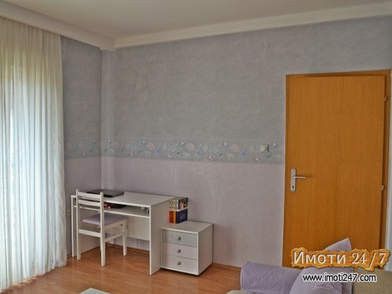 Продавам или издавам куќа со површина од 360 м2