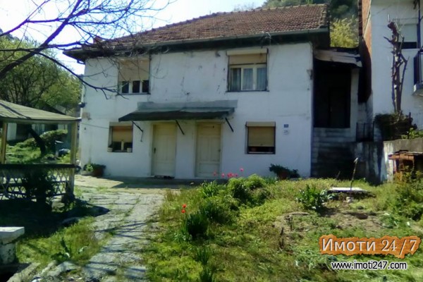 KUKA VO STRUMICA OD 755M2 POVOLNO