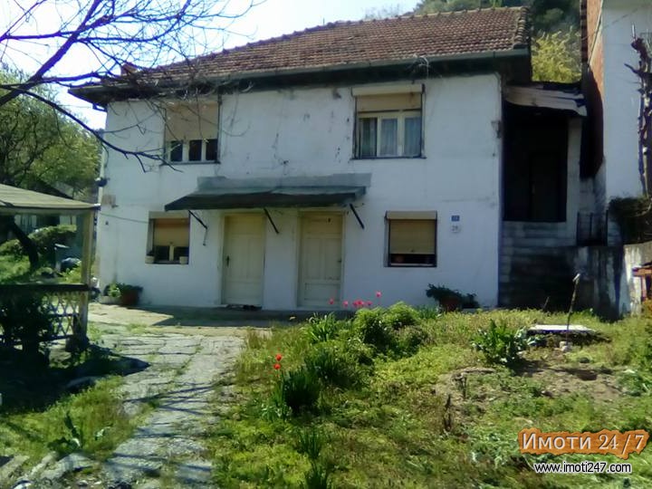 KUKA VO STRUMICA OD 755M2 POVOLNO