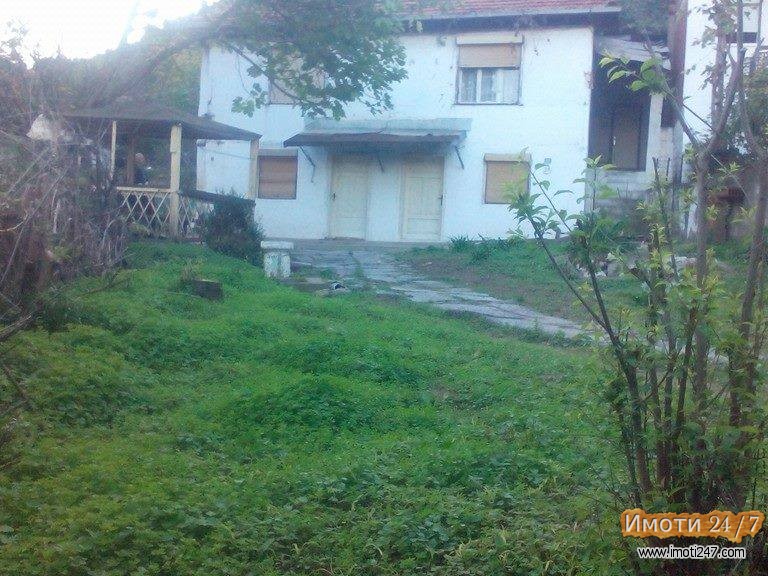 KUKA VO STRUMICA OD 755M2 POVOLNO