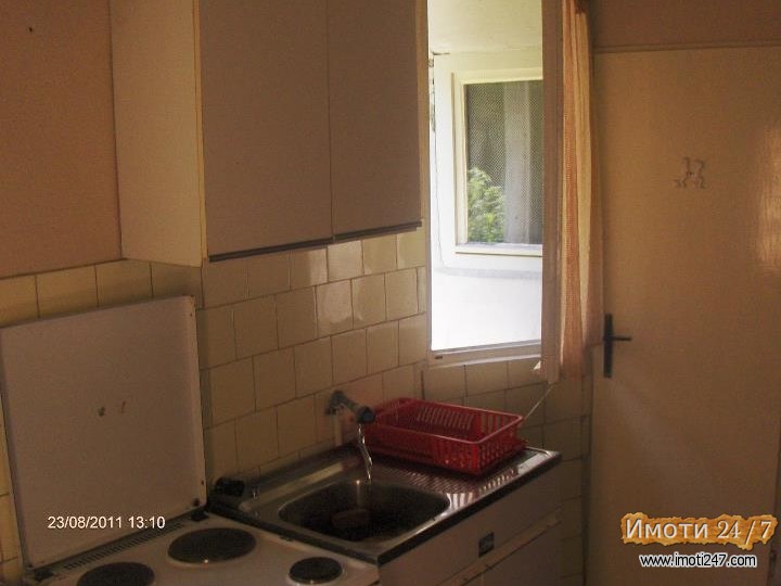 IZDAVAM STAN VO KARPOS 1 NA DEVOJKI