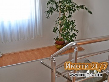 Продавам или издавам куќа со површина од 360 м2