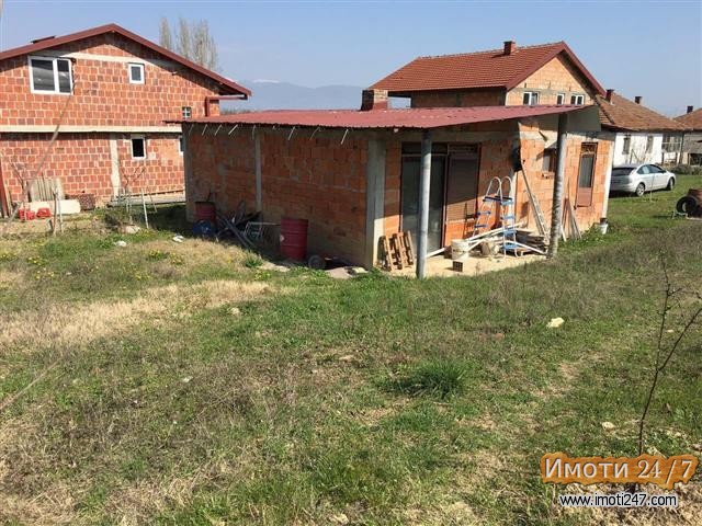 продавам куќа во Усје
