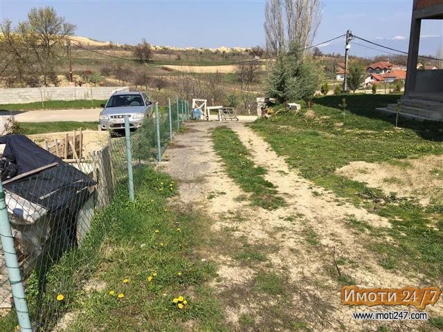 продавам куќа во Усје