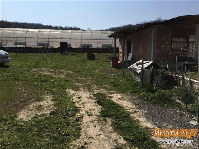продавам куќа во Усје