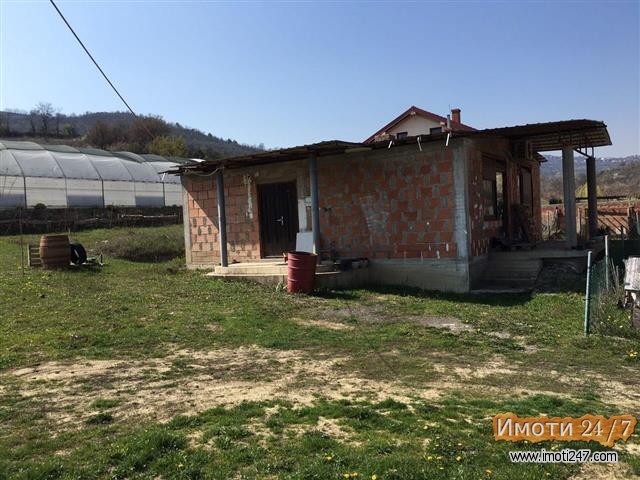 продавам куќа во Усје
