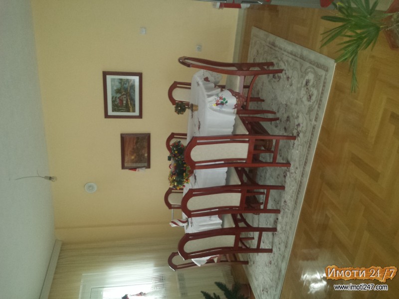 Se prodavaat dve novi kuki vo naselba zlakukani
