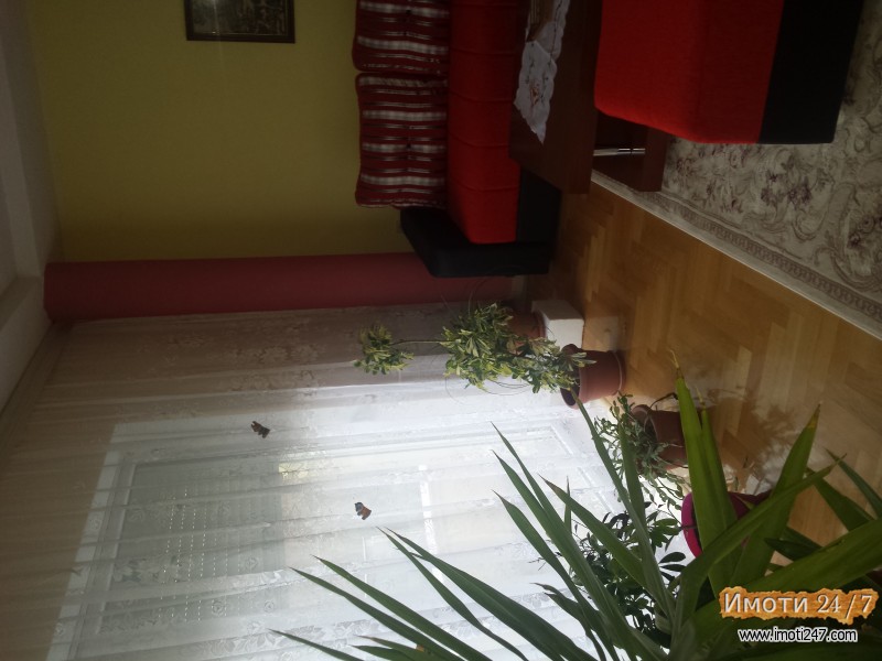Se prodavaat dve novi kuki vo naselba zlakukani