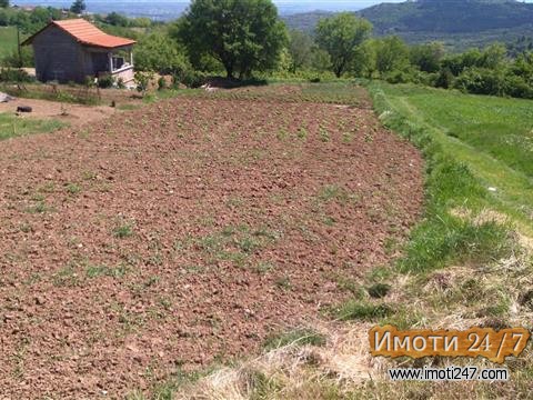 ПОВОЛНО Продавам плац во сопиште екстра локација 