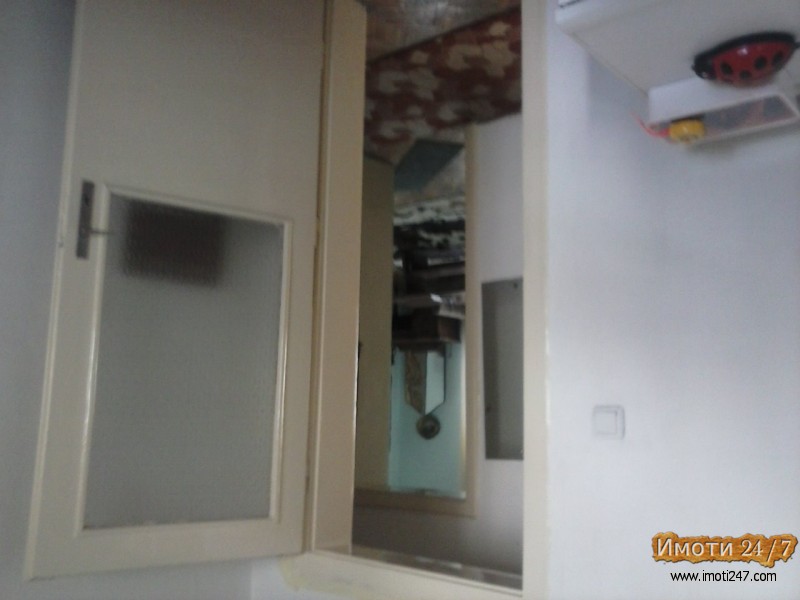 Се продава издава стан во Дебар Маало