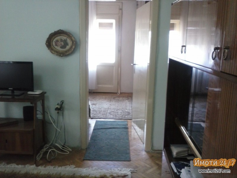 Се продава издава стан во Дебар Маало