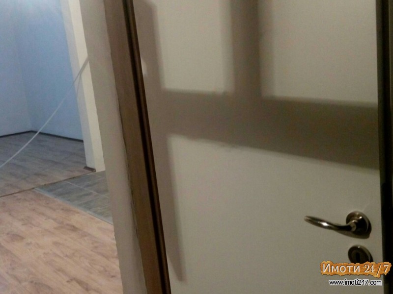 Prodavam kuka vo Madzari sproti crkvata