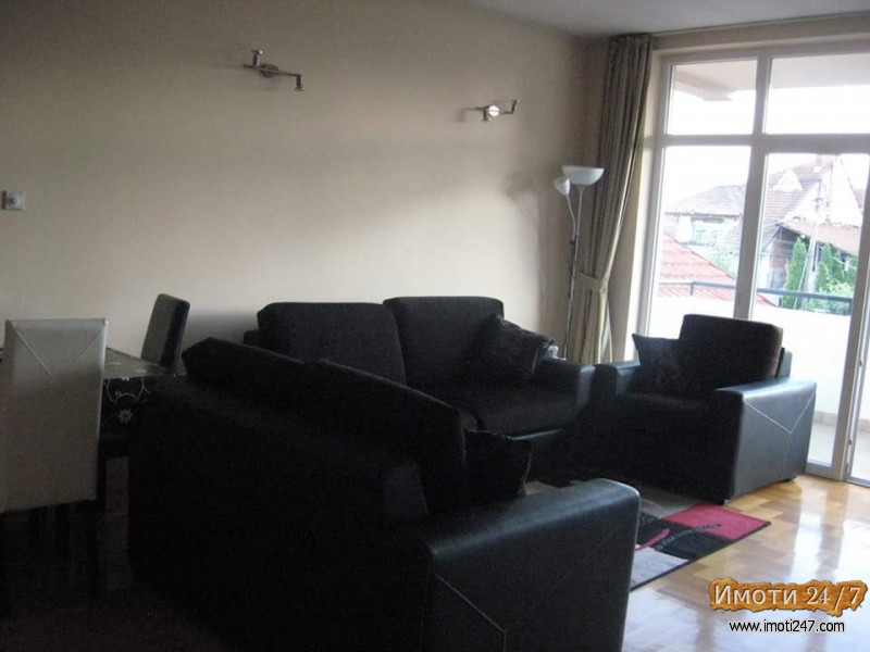 odlicna kukja 200m2 so dvor 400m2 Lisice
