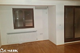 DOMIK IZDAVA DELOVEN VO CENTAR KAJ MR JACK