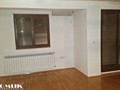 DOMIK IZDAVA DELOVEN VO CENTAR KAJ MR JACK
