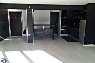 DOMIK PRODAVA DUPLEX VO CENTAR