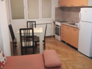 DOMIK IZDAVA 2 SOBEN NAMESTEN STAN KAJ KATOLICKA
