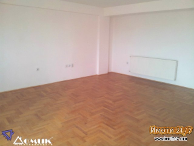 DOMIK PRODAVA NOV 2 SOBEN STAN VO DEBAR MAALO