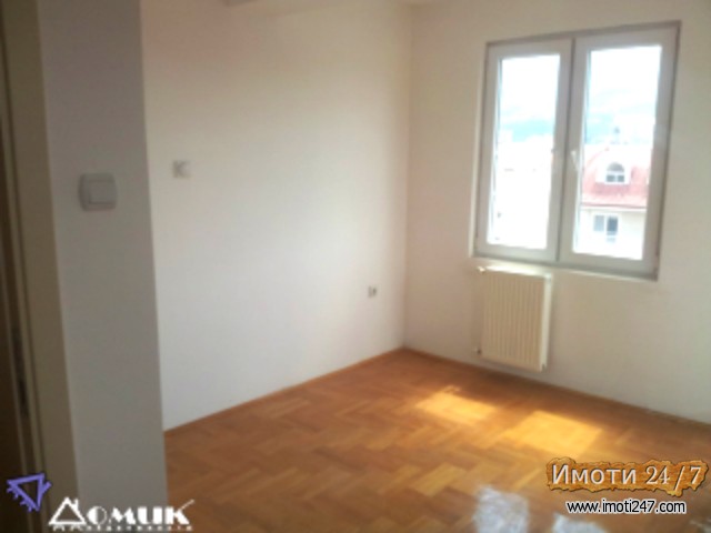 DOMIK PRODAVA NOV 2 SOBEN STAN VO DEBAR MAALO