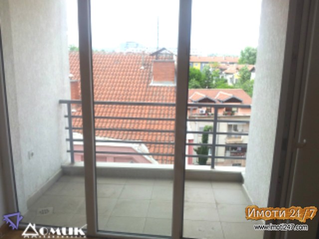 DOMIK PRODAVA NOV 2 SOBEN STAN VO DEBAR MAALO