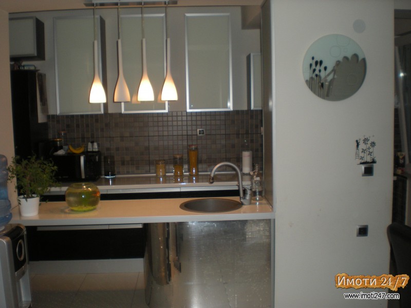 Prodavam kompletno renoviran i namesten stan vo Hipodrom