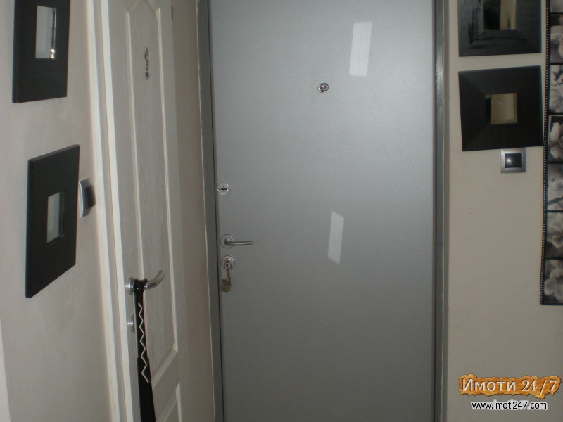 Prodavam kompletno renoviran i namesten stan vo Hipodrom