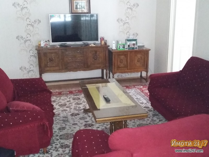 se izdava 2 soben stan na prizemje so dvor i so garaza komplet namesten nas kozle