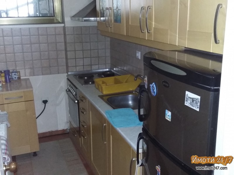 se izdava 2 soben stan na prizemje so dvor i so garaza komplet namesten nas kozle