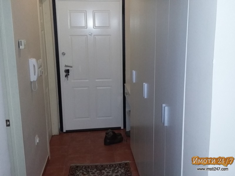 se izdava 2 soben stan na prizemje so dvor i so garaza komplet namesten nas kozle