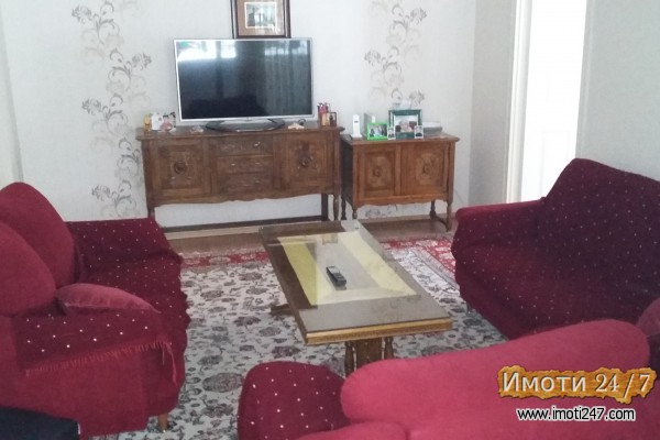 se izdava stan 40m2 so dvor i garaza