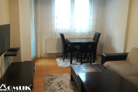 DOMIK IZDAVA NOV 2 SOBEN STAN POZADI UNIVERZALNA