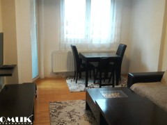 DOMIK IZDAVA NOV 2 SOBEN STAN POZADI UNIVERZALNA